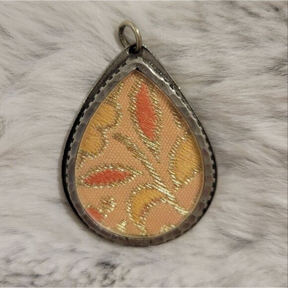 Silver pendant with fabric insert - Picture 1 of 5